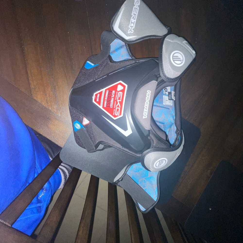 Maverick charger lacrosse chest protector medium meets NOCSAE